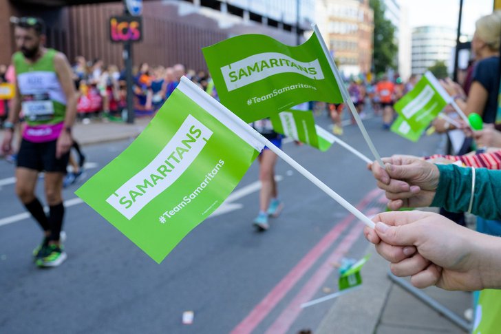 2022 Team Samaritans TCS London Marathon Waving Flags