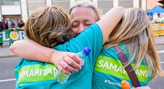 2024 TCS London Marathon Hug