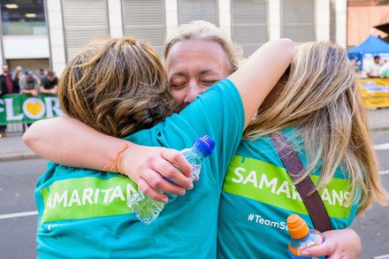 2024 TCS London Marathon Hug