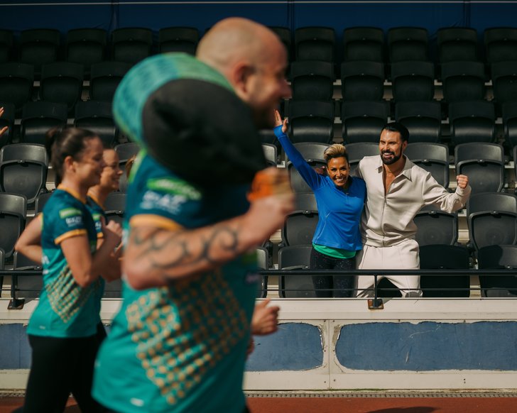 3. Rylan and Dame Kelly Holmes MBE (mil) have been announced as Team Samaritans Cheerleaders for the 2024 TCS London Marathon charity of the year (photo credit Chris O'Donovan - Samaritans)