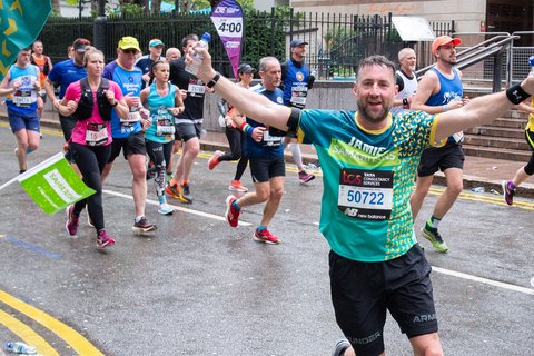 A Samaritans runner at the 2023 London Marathon