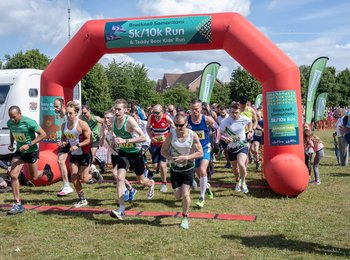 Runners at the start line of the Bracknell Samaritans run