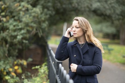 Woman-phone-caller