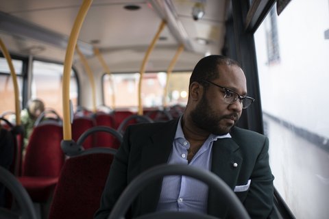 Man-bus-sad