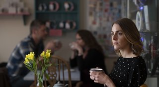 Woman-cafe-alone