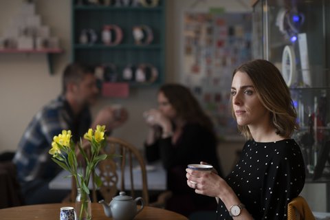 Woman-cafe-alone