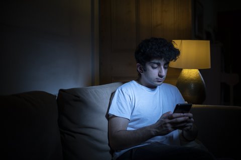 teenager-scrolling-phone