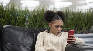 teen-holding-phone
