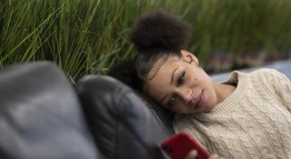 teen-smiling-phone