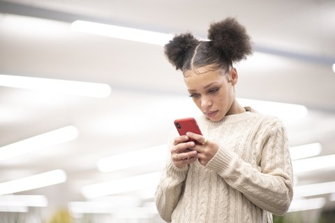 teen-texting-phone