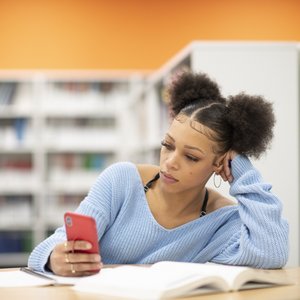 girl-bored-phone