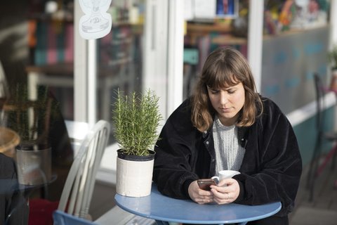 woman-outside-cafe