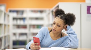 girl-bored-phone