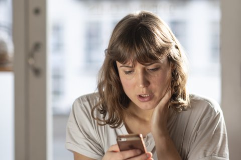 woman-worried-cafe