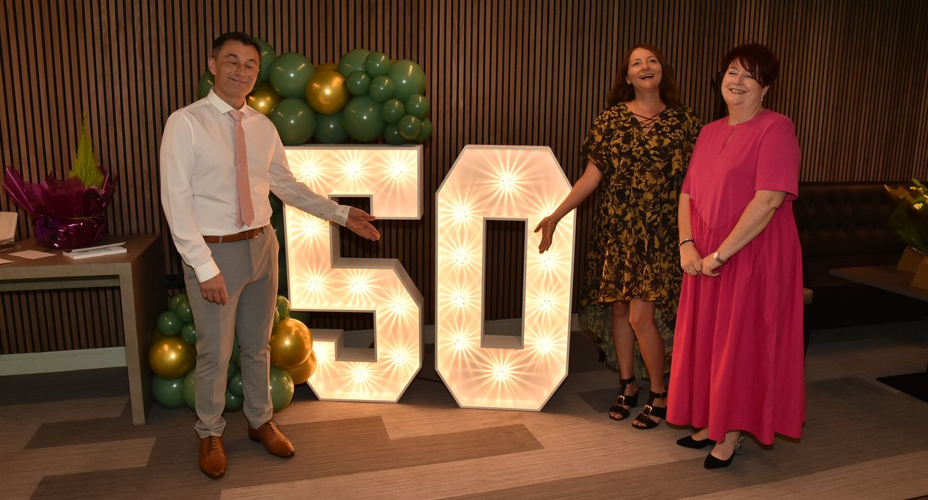 Dale 2, Lisa 5 & Judith 10 at 50th sign.