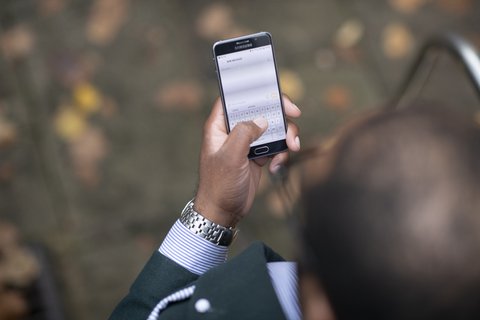 hand-phone.jpg