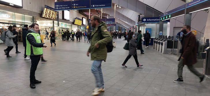 Andy in action, LGS Samaritans, Brew Monday 2023, London Bridge Station