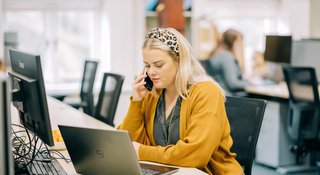 Woman-call-office