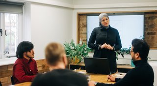 People having a meeting in an office - Office_181_AR