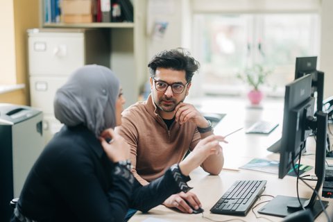 Staff working in the office (Office_420_AR)