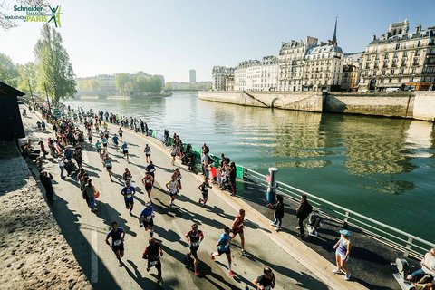 Paris Marathon runners