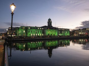 City Hall, Cork, turns green for Samaritans