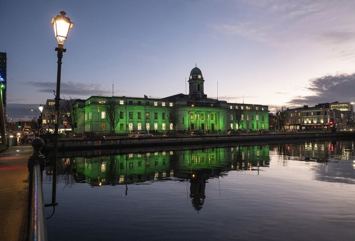 City Hall, Cork, turns green for Samaritans