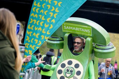 Samaritans Running Phone, Dave Lock at the 2023 TCS London Marathon. Image Credit Anthony Upton