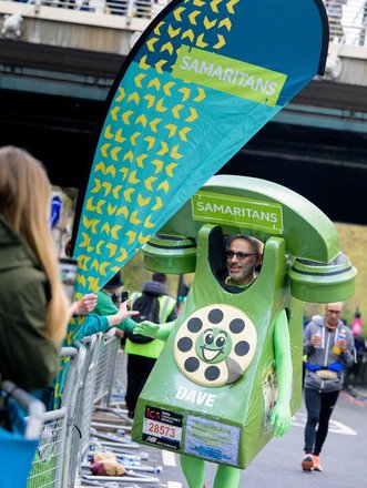 Samaritans Running Phone, Dave Lock at the 2023 TCS London Marathon. Image Credit Anthony Upton