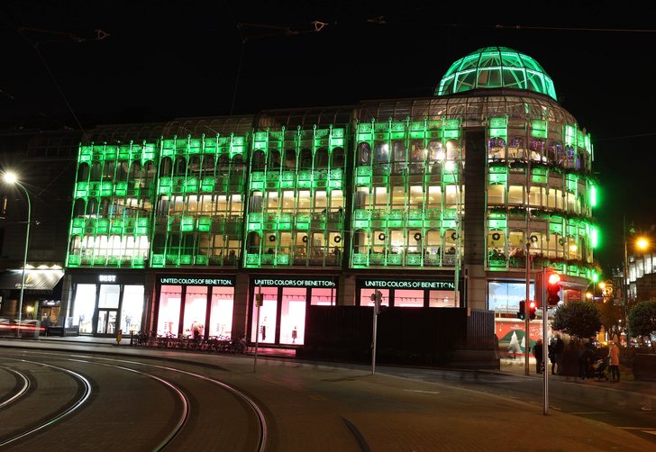 Stephen's Green Shopping Centre, Dublin, taking part in Samaritans' Longest Night