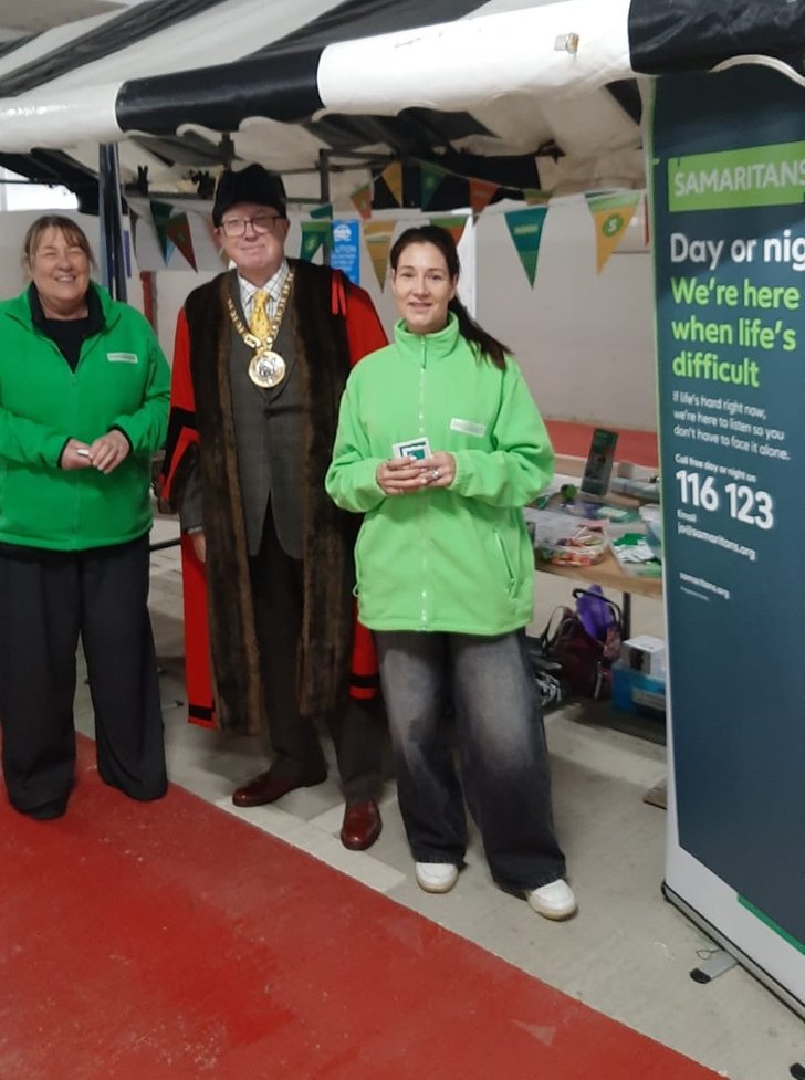 Vols with Town Mayor 2