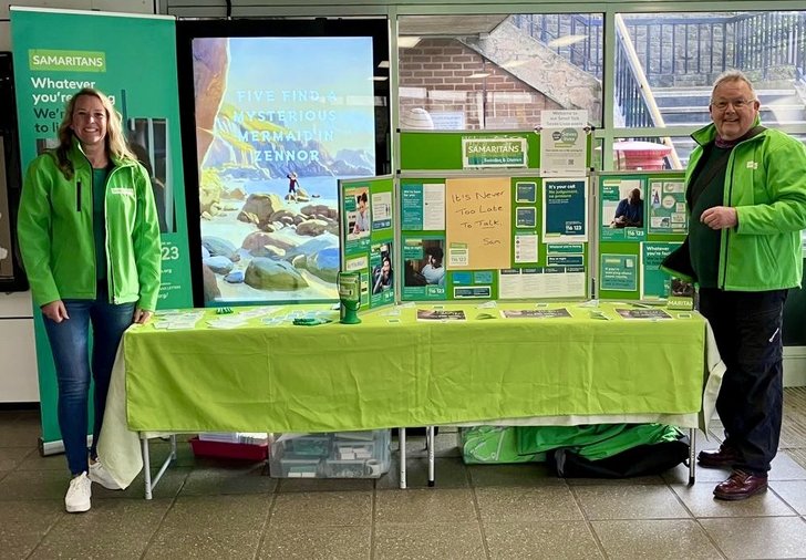 Volunteers at Swindon Station 4