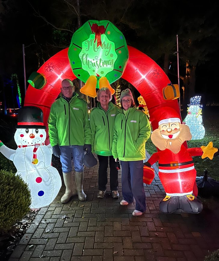 Volunteers enjoying the lights
