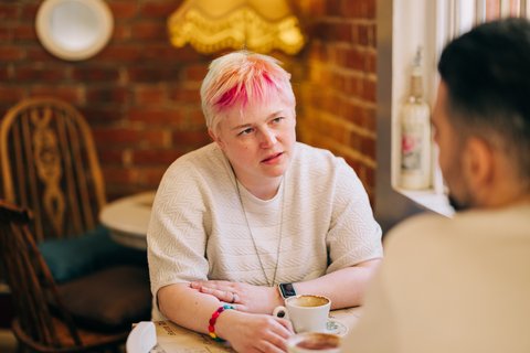 Women-cafe-smile