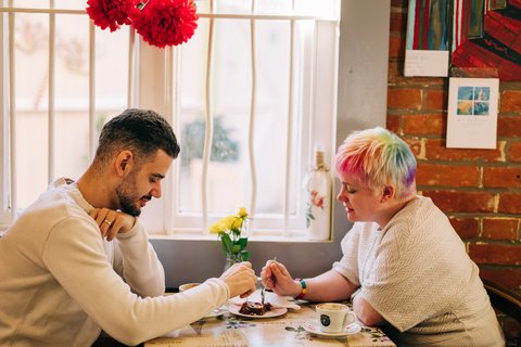 Men-cafe-support-conversation