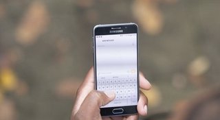 man-hand-phone.jpg