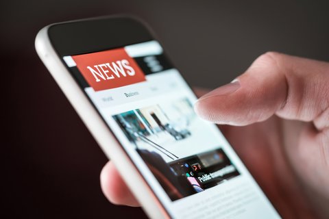 (media guidelines) phone - AdobeStock_232438285_01.jpeg